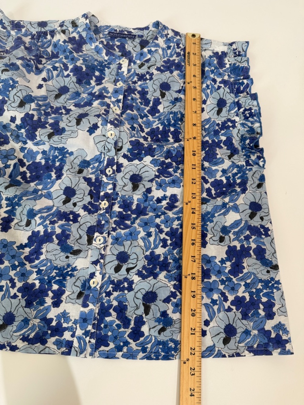 Ro’s Garden Blue Nevano Dawson Top Size S Blue Floral EUC - Picture 7 of 10